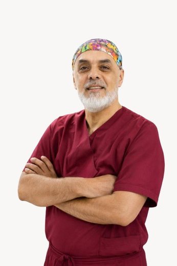 د. حليم جونيش — نائب أول جراحة التجميل والترميم